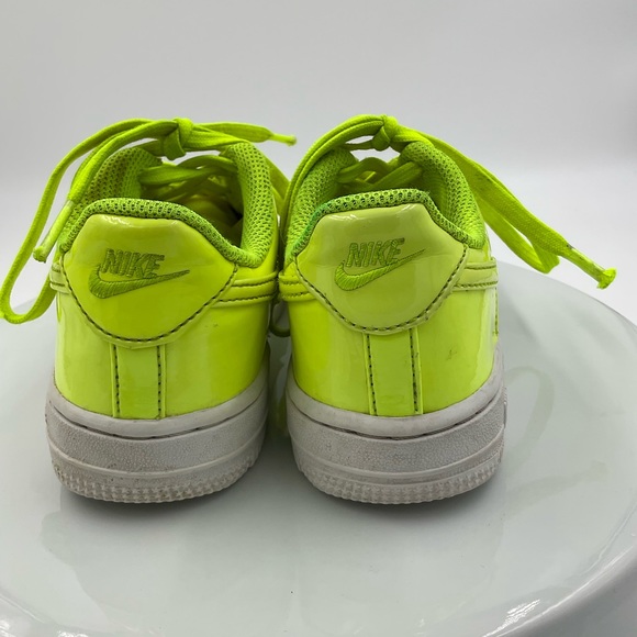 NIKE AIR FORCE 1 ‘VOLT’- Size KIDS 13C - Picture 3 of 9
